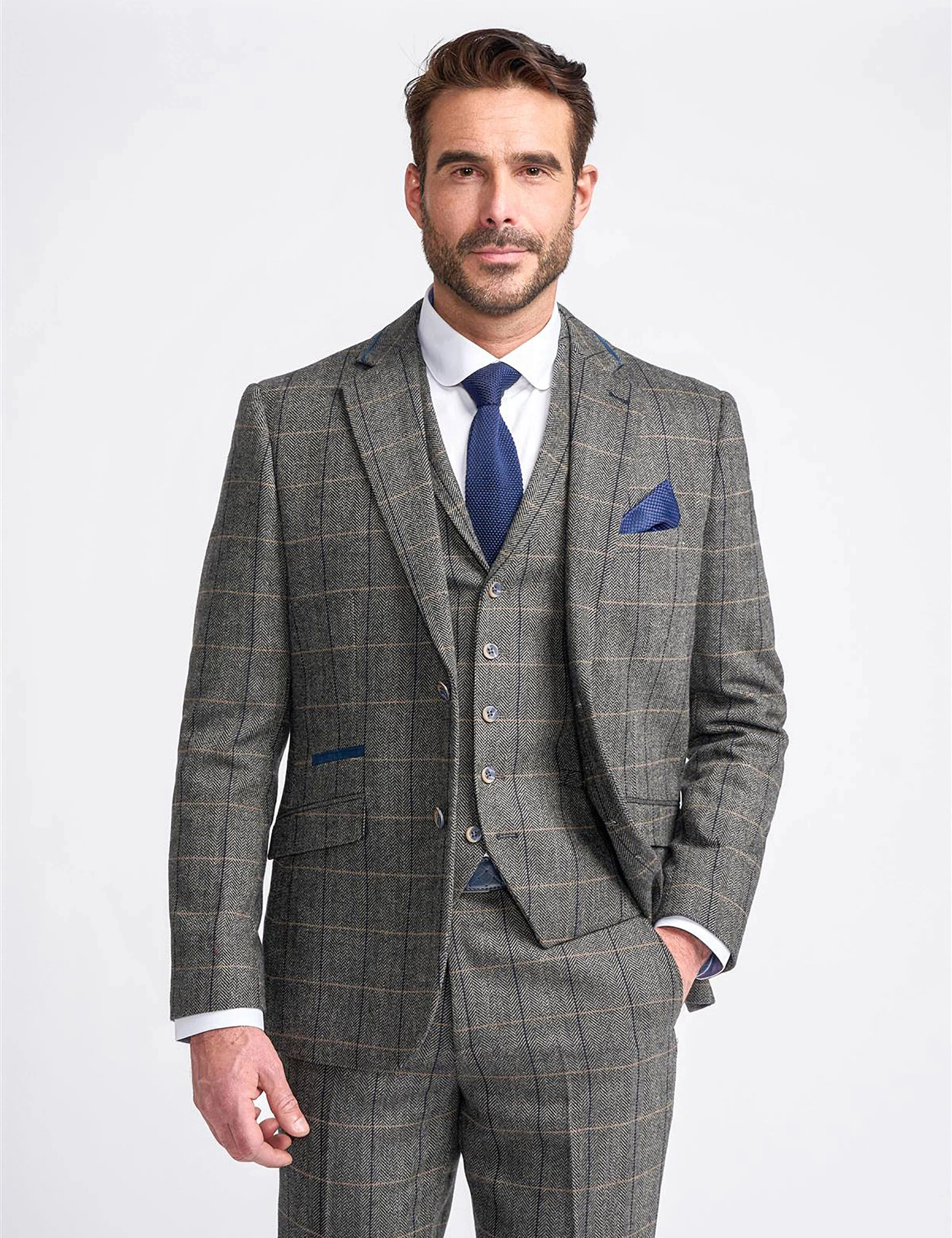 "Abrigo de tweed ALBERT GREY: Elegancia clásica con estilo inconfundible."