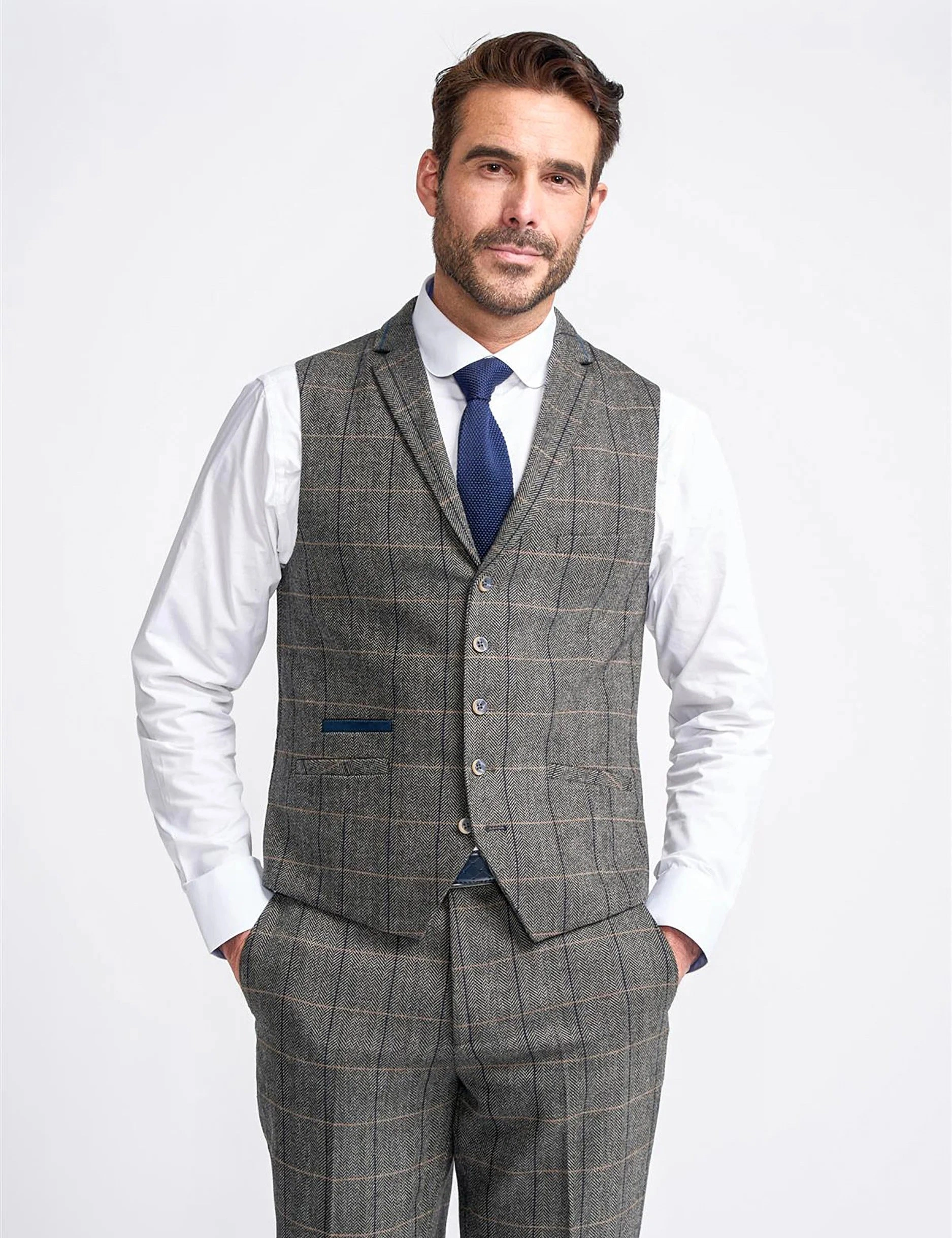 Chaleco ALBERT GREY TWEED CHECK: Elegancia intemporal. Un toque de distinción para tu estilo. Clásico, sofisticado, irresistible.